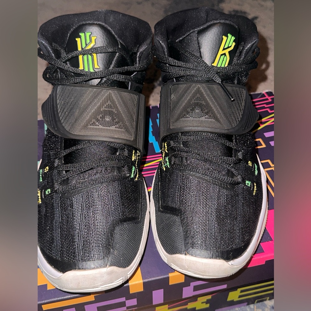 Nike sneaker men size11 smoke free and pet free home in original box